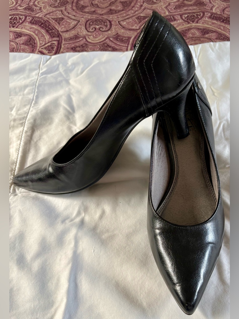 Life Stride Black Pointed-Toe Women's Classic Heels
